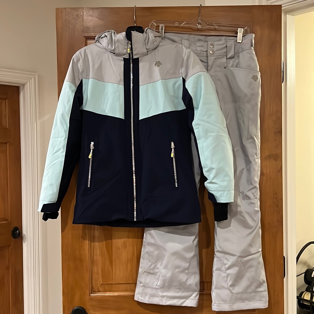 EUC Descente Ski Outfit Jacket and Pants for teen girl.